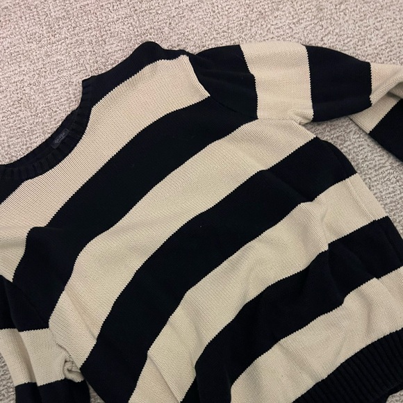 BRANDY MELVILLE SWEATER - Picture 3 of 3